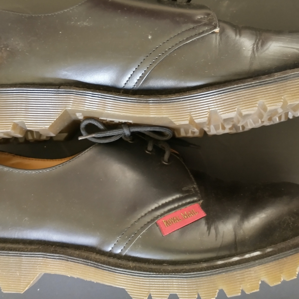 Dr. Marten's Vintage Royal Mail - Picture 2 of 9
